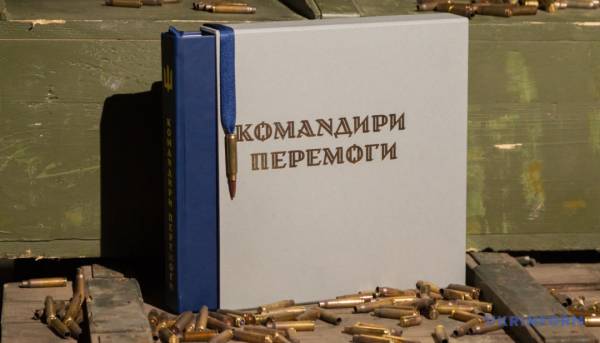 Тернопільська волонтерка виготовила закладки з гільз для книги Укрінформу «Командири перемоги» 4 Тернопільська волонтерка виготовила закладки з гільз для книги Укрінформу «Командири перемоги» 4