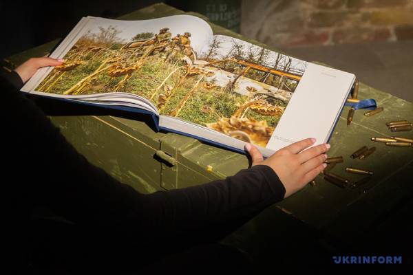Укрінформ представляє книгу «Командири перемоги» на Форумі видавців у Львові 6