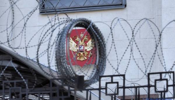 Україна наклала санкції на 23 компанії та 20 фізичних осіб, які причетні до оборонно-промислового комплексу РФ.