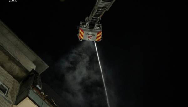 У Києві російські удари призвели до загорання житлового будинку.