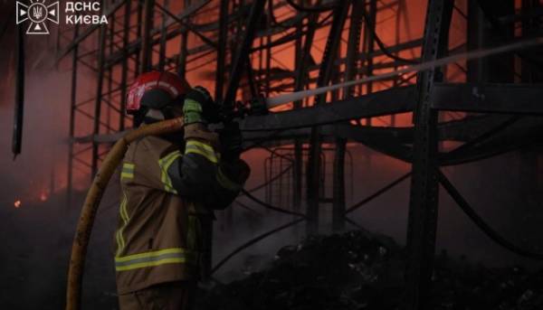 Росія обстріляла сортувальний вузол «Нової пошти» в Києві, четверо загиблих. 11 Росія обстріляла сортувальний вузол «Нової пошти» в Києві, четверо загиблих. 11