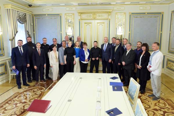 Зеленський обговорив із делегацією Світового конґресу українців шляхи посилення міжнародної допомоги Україні. 6 Зеленський обговорив із делегацією Світового конґресу українців шляхи посилення міжнародної допомоги Україні. 6