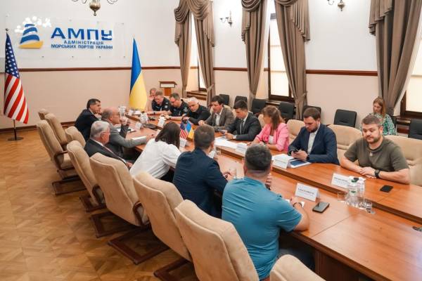 Келлог увійшов до України: побував в Одеському порту та ознайомився з наслідками російських атак 12