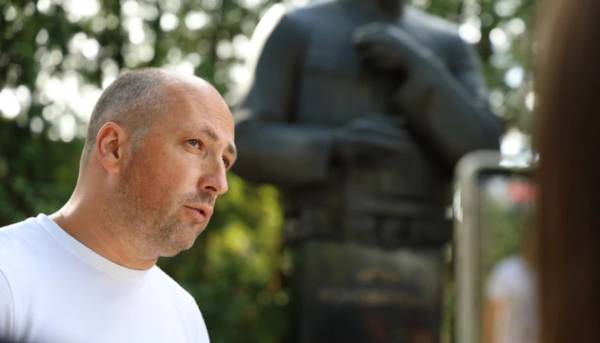 Пам'ятник із могили Євгена Коновальця, що був у Роттердамі, доставлено на Львівщину. 17 Пам'ятник із могили Євгена Коновальця, що був у Роттердамі, доставлено на Львівщину. 17