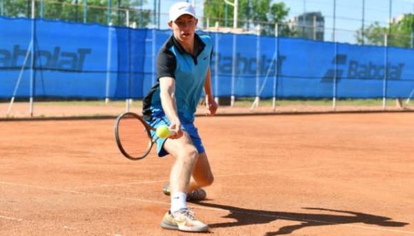Молодий 18-річний український тенісист успішно подолав відбірковий етап на турнірі категорії M25.