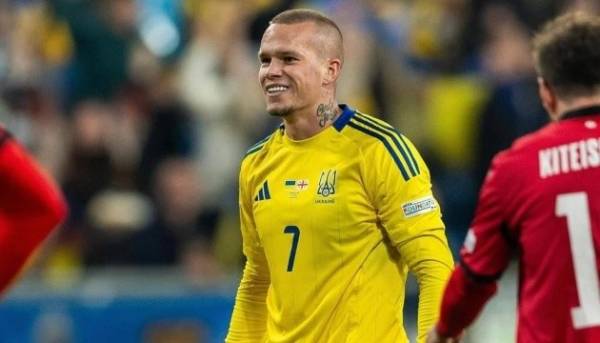Мудрик прибув до Гонконгу для передсезонного турне "Челсі". 11 Мудрик прибув до Гонконгу для передсезонного турне "Челсі". 11