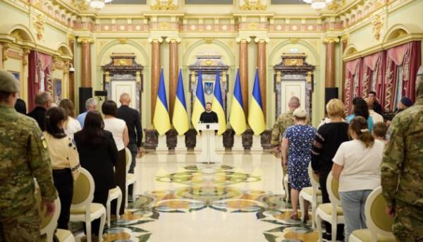 Президент нагородив 25 оселями Героїв України та сім'ї полеглих героїв 13 Президент нагородив 25 оселями Героїв України та сім'ї полеглих героїв 13