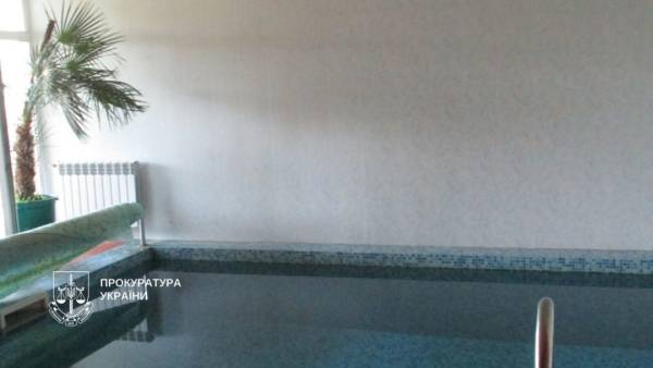 Майно, не зазначене в декларації, та повідомлення від ув'язненого: колишній заступник начальника Київського СІЗО отримав підозру. 8