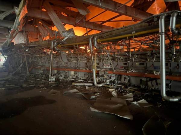 Російські війська вночі зруйнували два логістичні центри та підприємство «Епіцентр», одна людина загинула. 5 Російські війська вночі зруйнували два логістичні центри та підприємство «Епіцентр», одна людина загинула. 5
