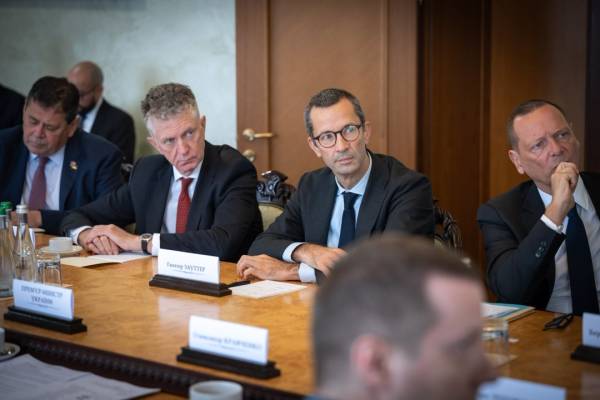 Корецький з'ясував у радників євролідерів, скільки грошей потрібно Україні 7 Корецький з'ясував у радників євролідерів, скільки грошей потрібно Україні 7