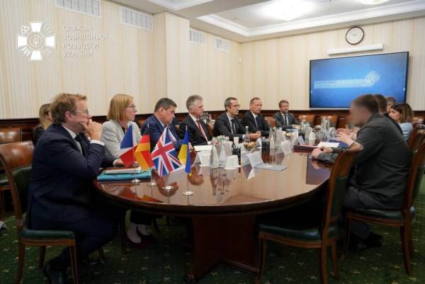 Розвідники України та радники євролідерів обговорили загрози від Росії 4