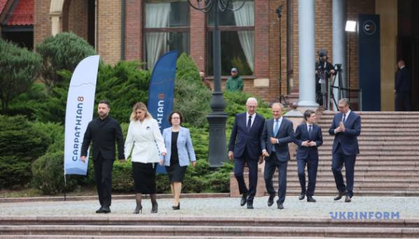 Головна 16 Карпатський саміт завершився підписанням декларації