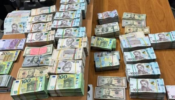Викрито конвертаційний центр у Києві, Харкові та Одесі: проведено 50 обшуків