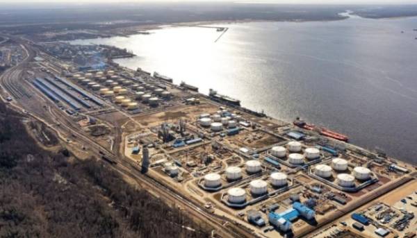 Генштаб: У Росії зупинили два великі НПЗ після влучень