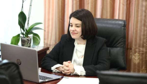 Кабмін звільнив Карнаух з посади голови Податкової служби 5 Кабмін звільнив Карнаух з посади голови Податкової служби 5