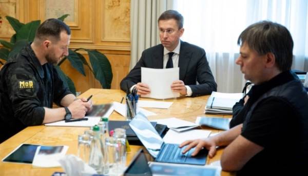 Головна 23 Звідки Україна візьме 27 мільярдів доларів на оборону: відповідь експерта