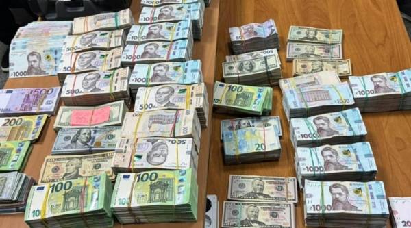 Викрито конвертаційний центр у Києві, Харкові та Одесі: проведено 50 обшуків 8 Викрито конвертаційний центр у Києві, Харкові та Одесі: проведено 50 обшуків 8