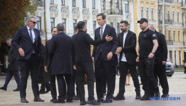 Київ приймає перемовини зі спецпосланцями президента США