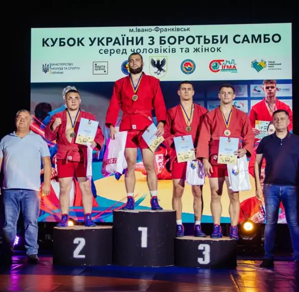 Самбісти з Миколаївщини здобули три медалі на Кубку України
