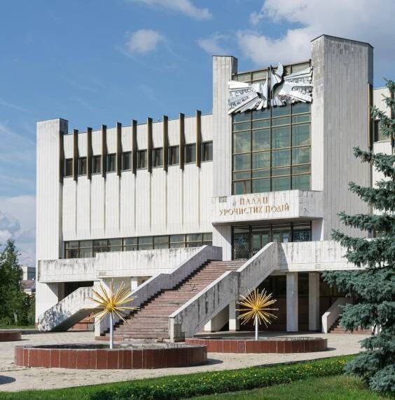 Головна 30 Чернігівський палац урочистих подій – перлина українського модернізму