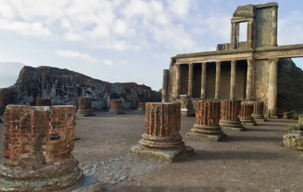 Катастрофа не поставила крапку: життя у Помпеях тривало і після виверження Везувію