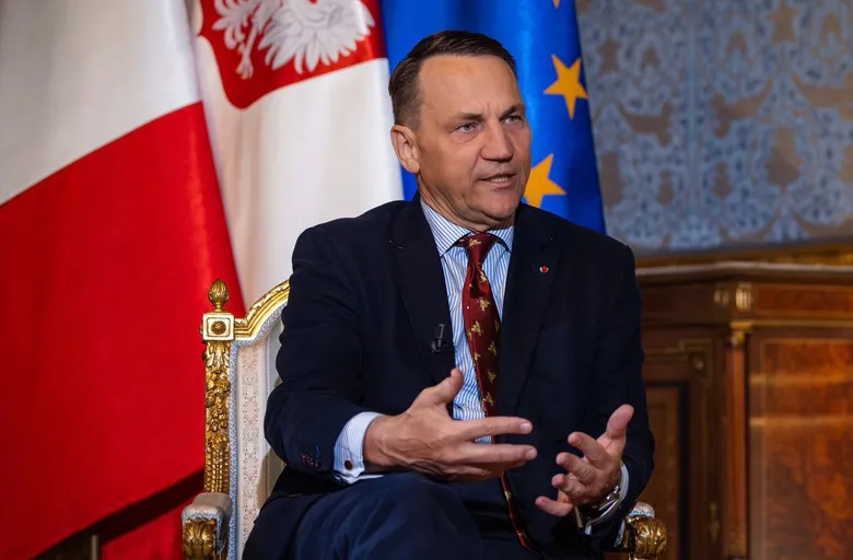 Сікорський: В українців дедалі більше приводів бути вдячними Європі, а козирі США слабшають