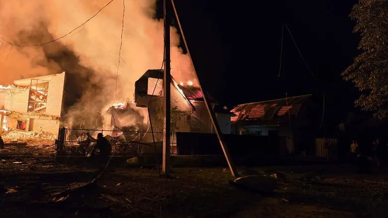 Росія вночі атакувала центр Балаклії &ndash; зруйновано будинок, виникла пожежа