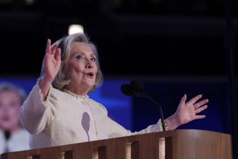 Клінтон пообіцяла висунути Трампа на премію миру, якщо він домовиться із Путіним