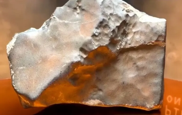 Продаж найбільшого метеорита з Марса спричинив міжнародну суперечку